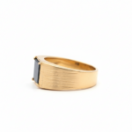Black Onyx Gold Signet Ring – Image 3